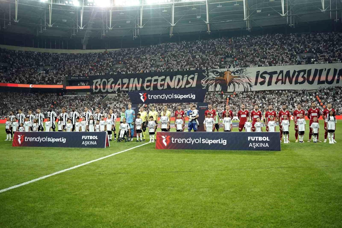 Beşiktaş ve Antalyaspor arasındaki maçta ilk 15 dakika eşitlikle geçti