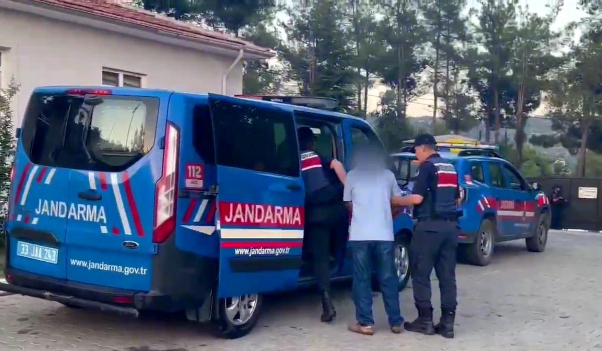 Mersin\'de Uyuşturucu Operasyonu: 2 Tutuklama