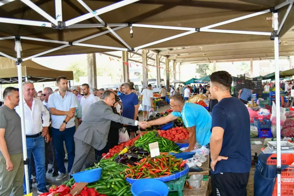 Yunusemre Belediye Başkanı Muradiye Pazaryeri\'nde Esnafı Ziyaret Etti