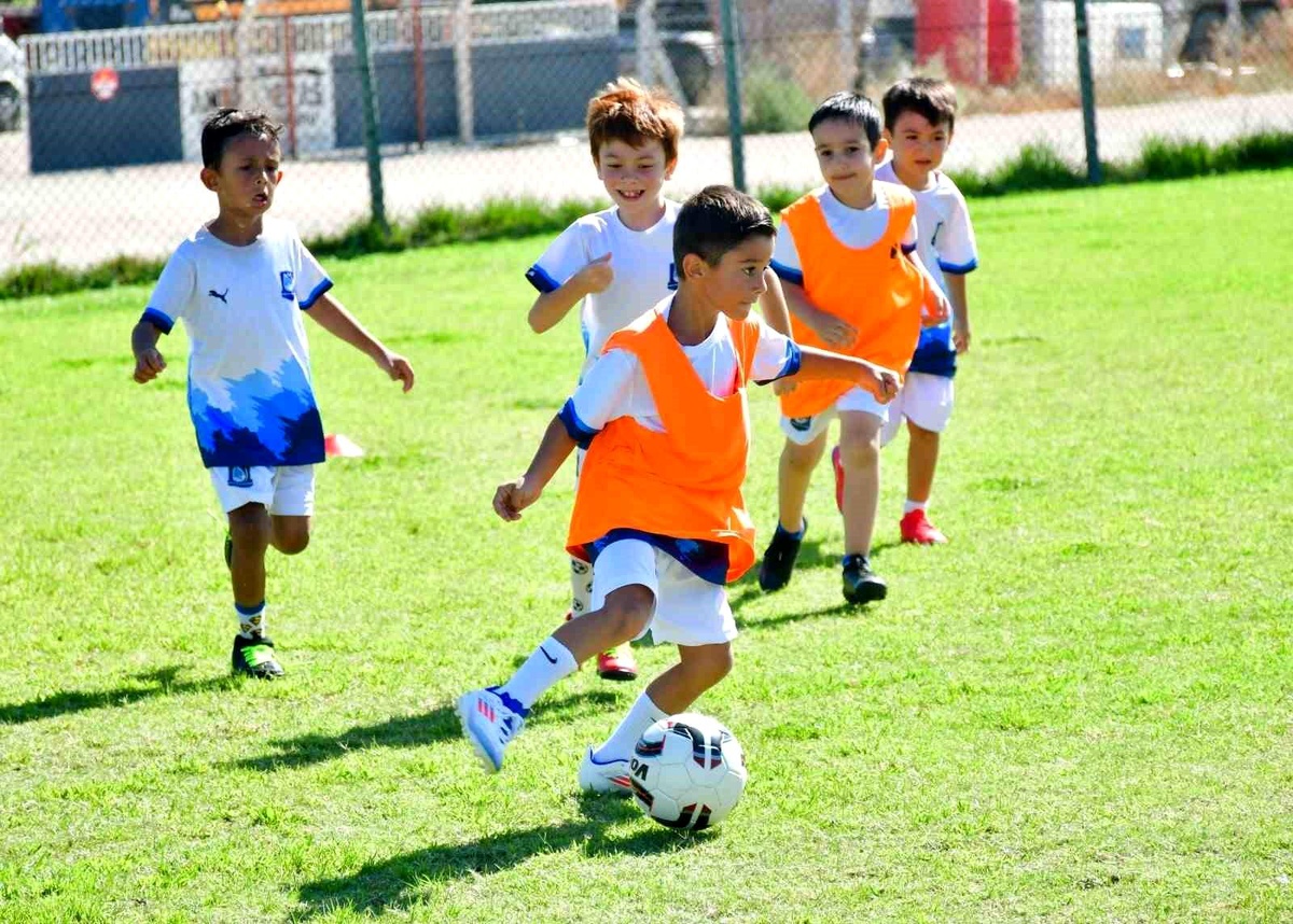 Yunusemre Belediyespor Yaz Futbol Okulu Tamamlandı