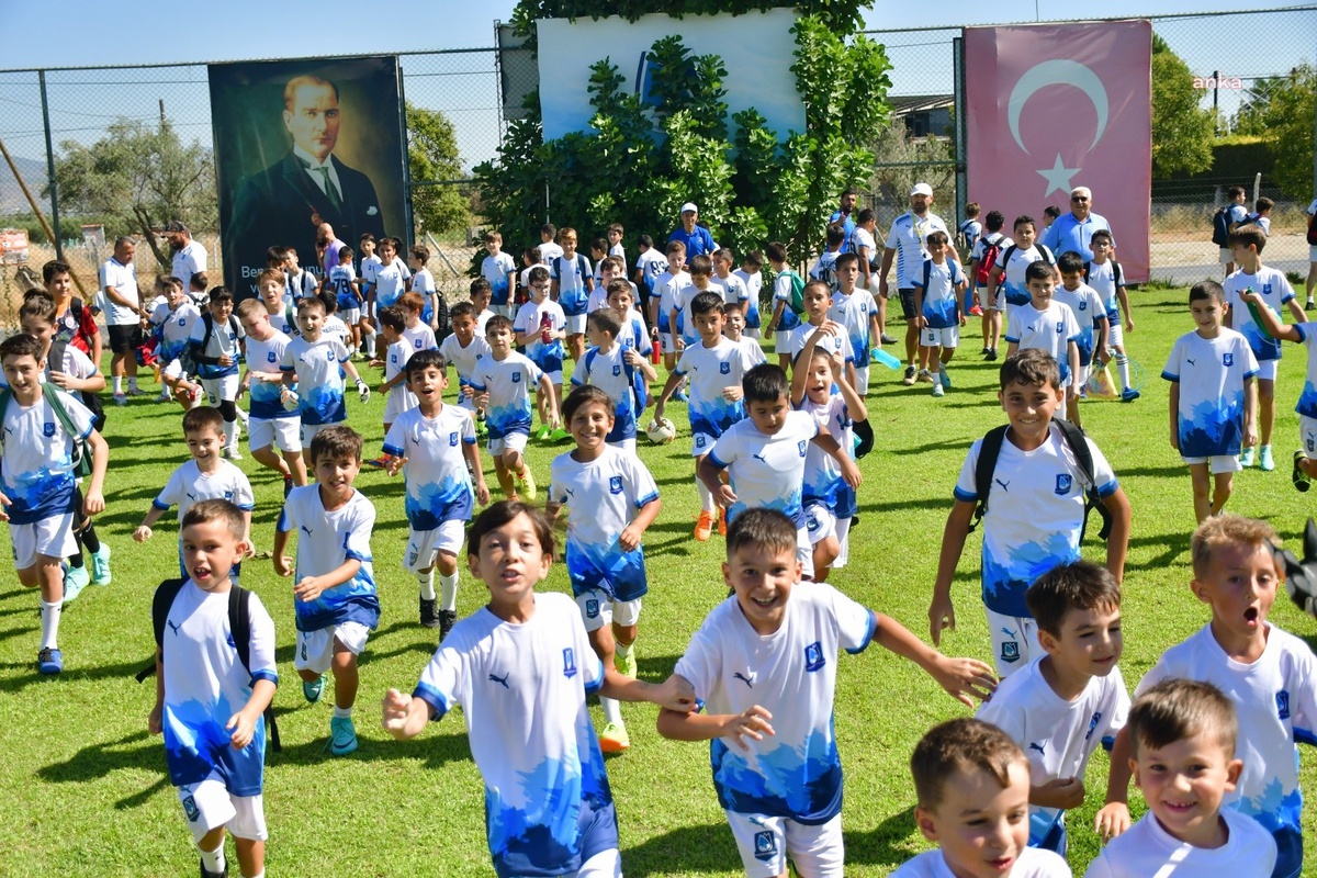 Yunusemre Belediyespor Yaz Futbol Okulu Tamamlandı