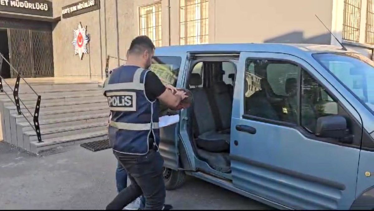 Bursa\'da Hırsızlık ve Dolandırıcılık Suçundan Aranan Şüpheli Yakalandı