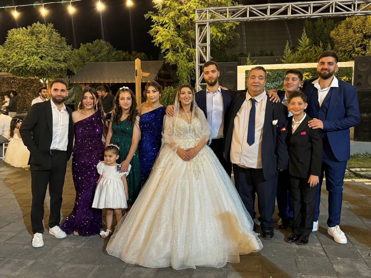 Aksaraylı gurbetçi çift, 28 yıl sonra hayal ettikleri düğünü gerçekleştirdi