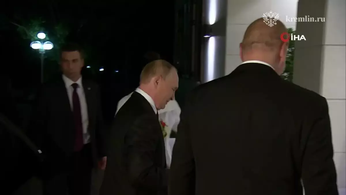 Alivey ve Putin Bakü\'de bir araya geldi