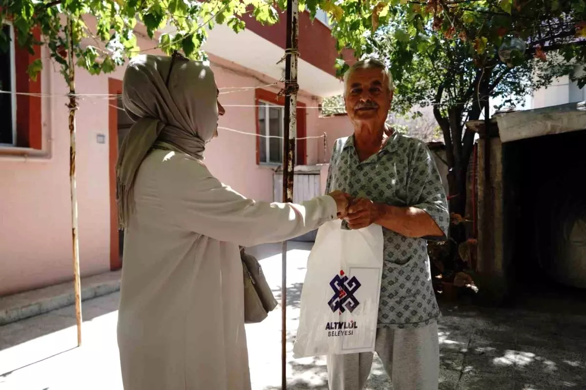 Altıeylül Belediyesi Merhaba Bebek Projesi ile Yeni Doğanları Ziyaret Ediyor