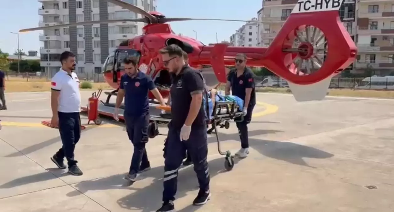 Diyarbakır\'da araç çarpması sonucu yaralanan yaşlı kadın ambulans helikopterle hastaneye sevk edildi