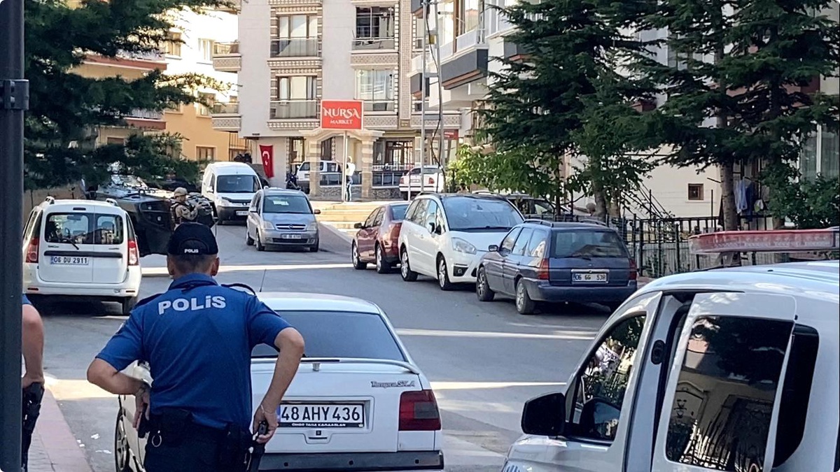 Keçiören\'de market sahibini rehin alan firari hükümlü operasyonla etkisiz hale getirildi