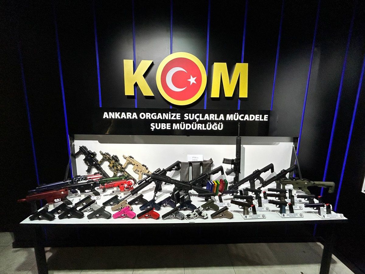 Ankara\'da Kaçak Silah Operasyonu: 16 Otomatik Silah ve 28 Tabanca Ele Geçirildi