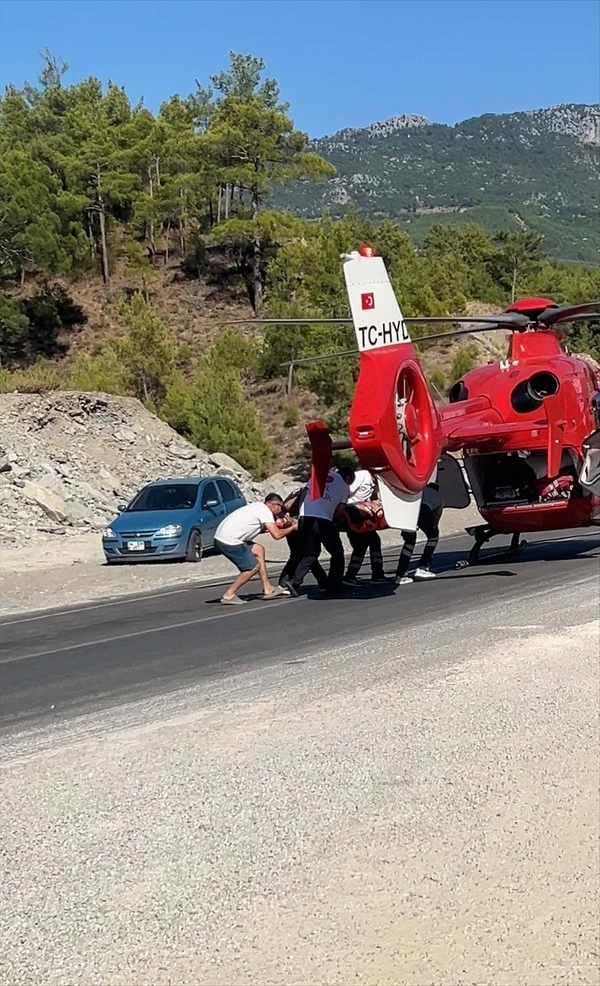 Manavgat\'ta Kanyonda Yaralanan Tatilci Ambulans Helikopterle Hastaneye Götürüldü