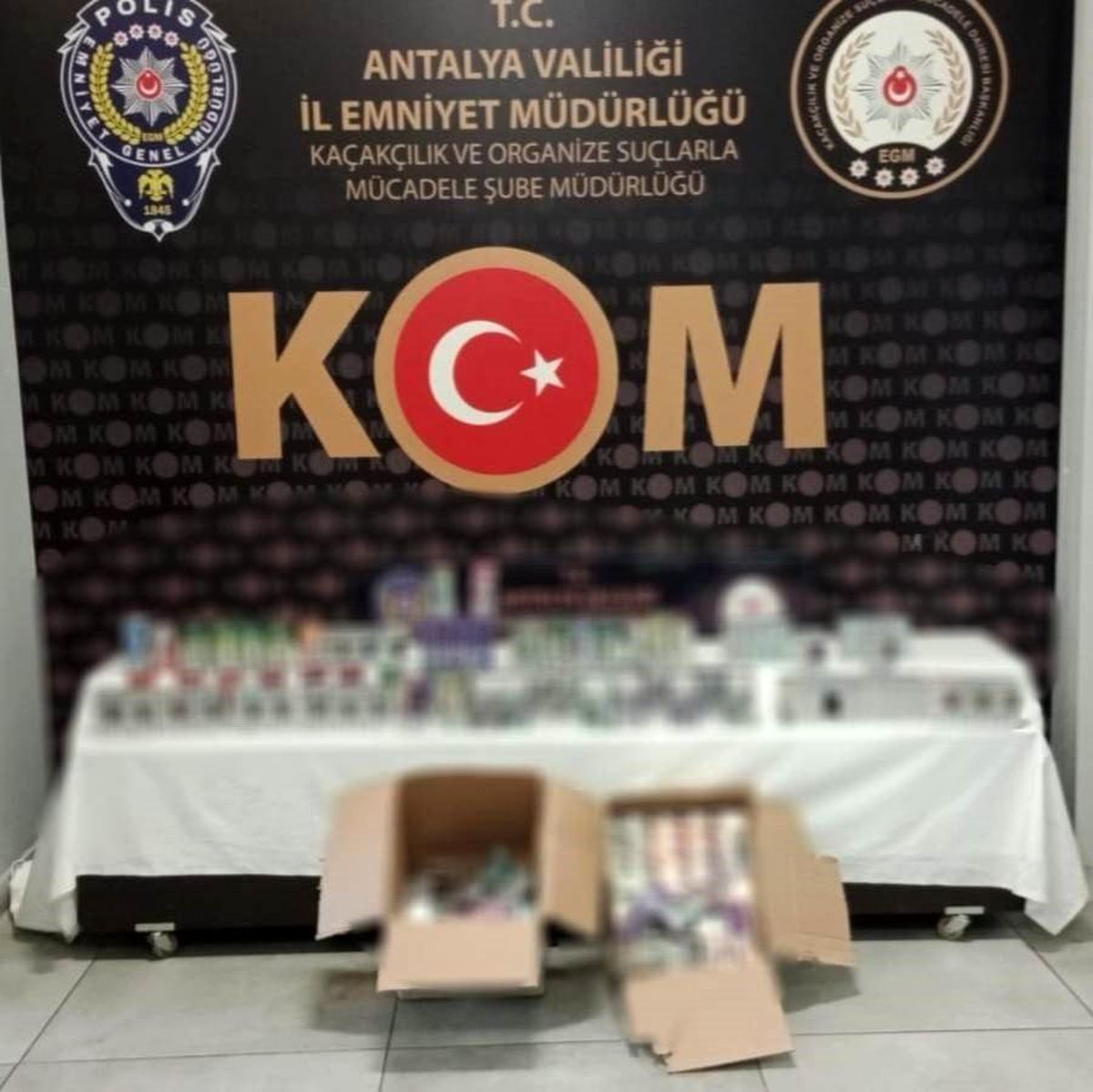 Antalya\'da Kaçakçılık Operasyonunda Ele Geçirilen Ürünler