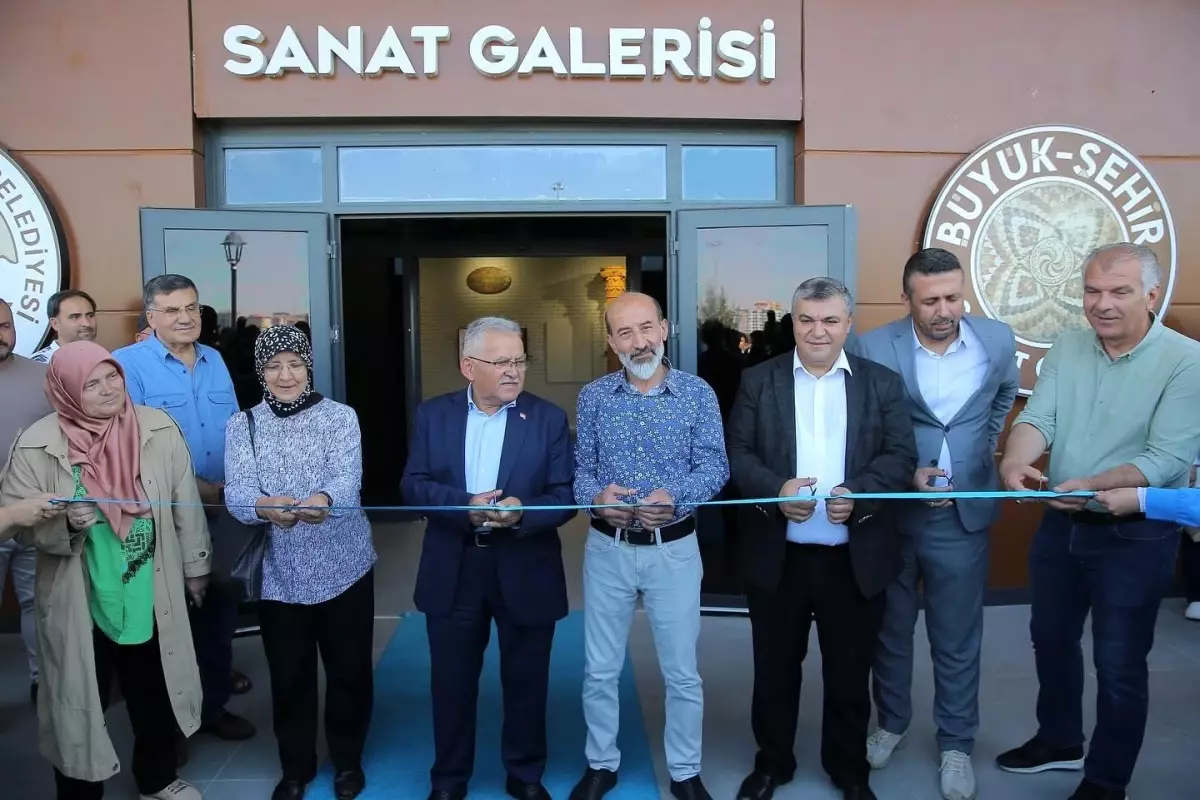 Kayseri Büyükşehir Belediyesi Sanat Galerisi\'nde Ahşap Oymacılığı Sergisi Açıldı