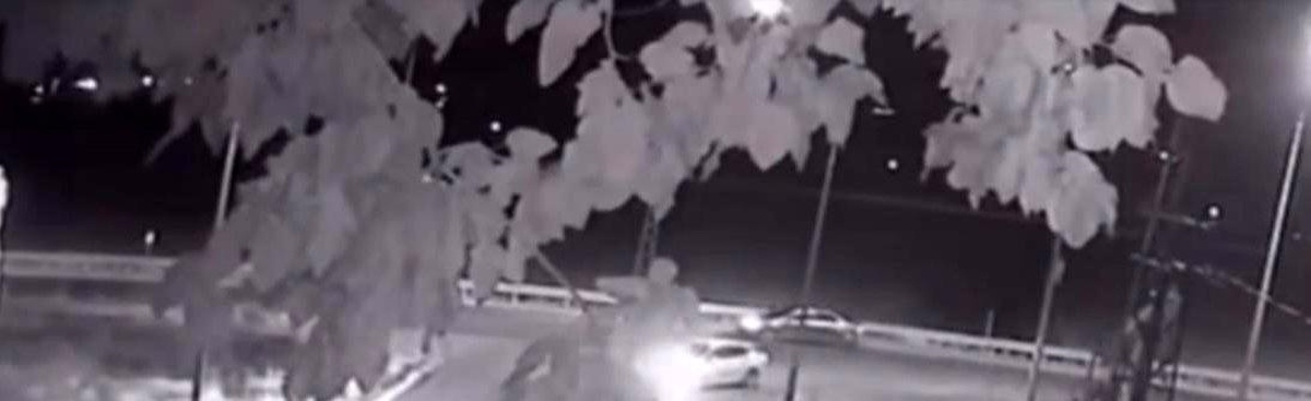 Batman\'da Kamyonet ile Otomobilin Çarpıştığı Kaza Güvenlik Kamerasında