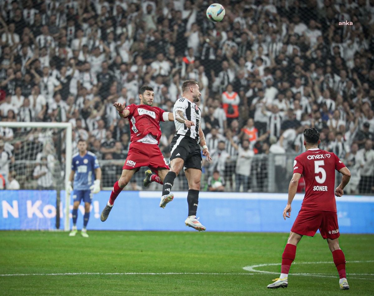 Beşiktaş, Antalyaspor\'u 4-2 mağlup etti