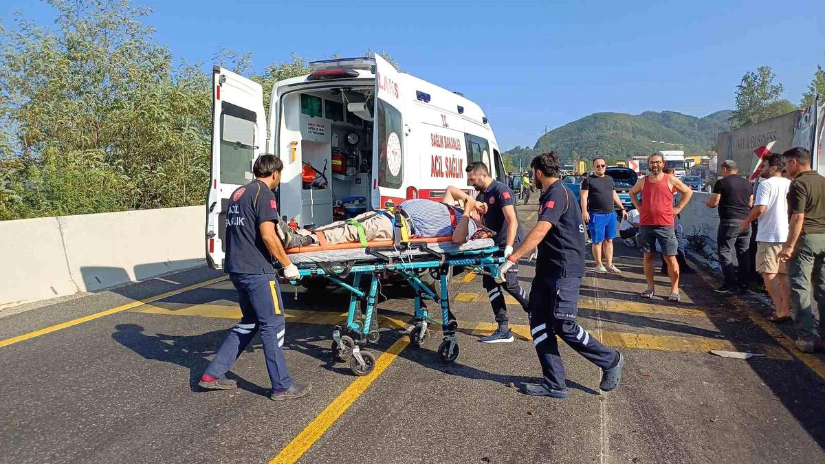 Bolu Dağı\'nda freni boşalan tır 6 araca çarptıktan sonra alev aldı