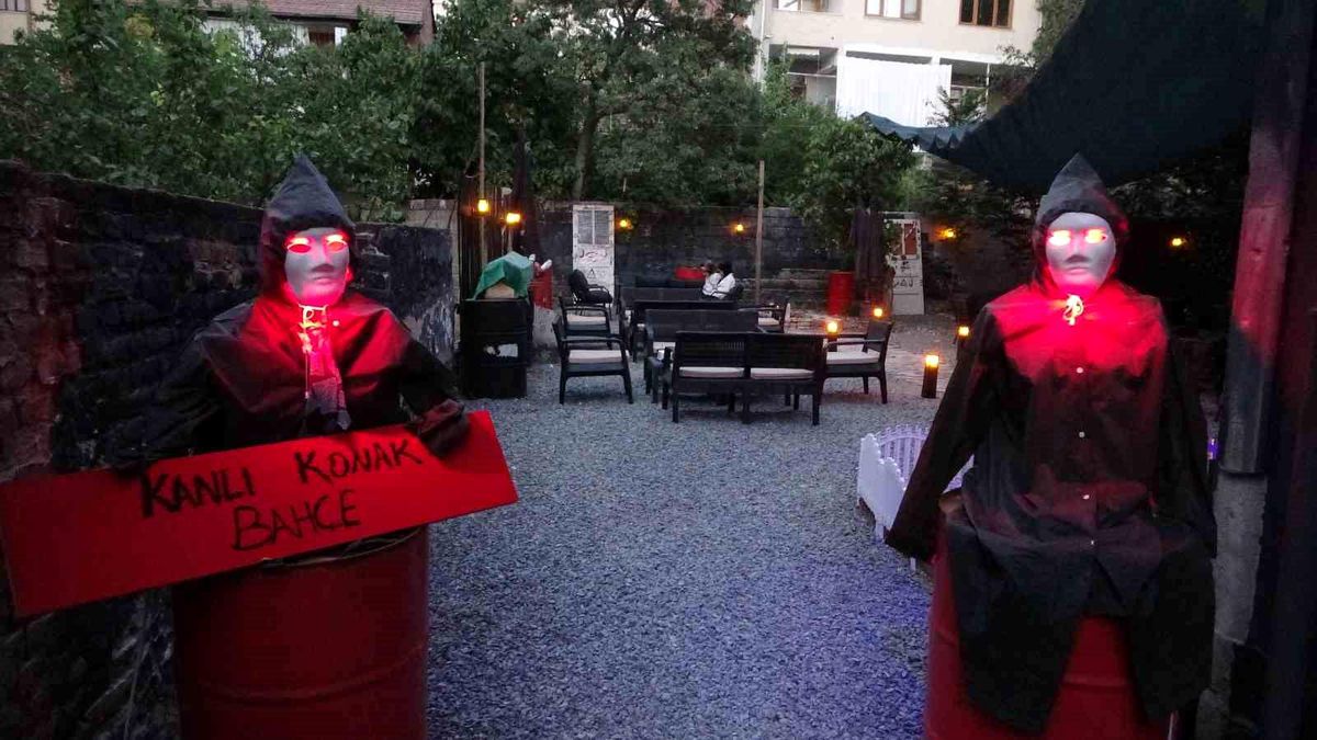 Malatya\'da açılan korku konseptli kafe, depremin olumsuzluklarını unutturmayı hedefliyor