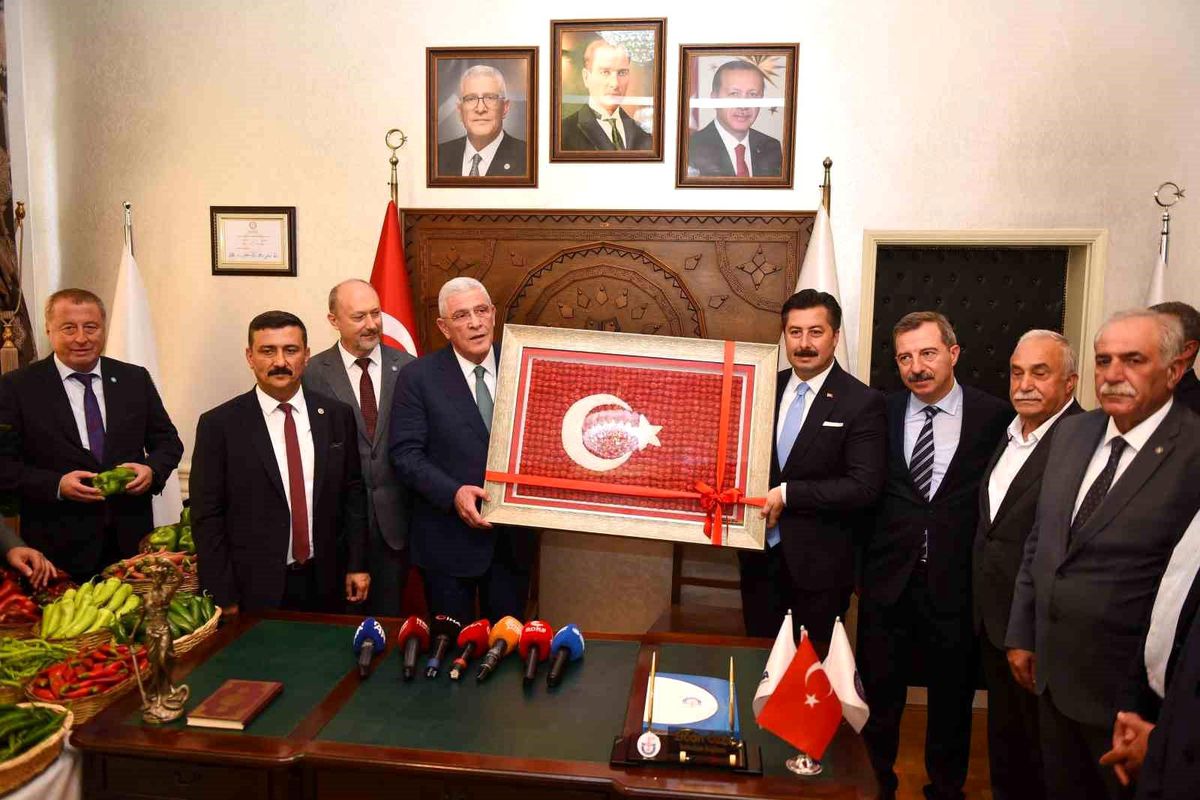 İYİ Parti Genel Başkanı Dervişoğlu, Bursa\'da çiftçilerle buluştu