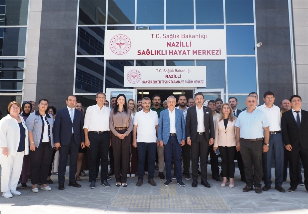 Aydın\'da AK Parti Heyeti Nazilli Sağlıklı Hayat Merkezi\'ni Ziyaret Etti