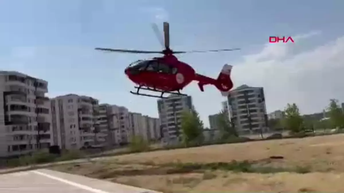 Diyarbakır\'da araç çarpması sonucu yaralanan yaşlı kadın ambulans helikopterle hastaneye sevk edildi