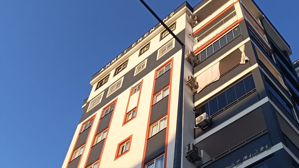 Kozan\'da 9. kattan düşen genç hayatını kaybetti