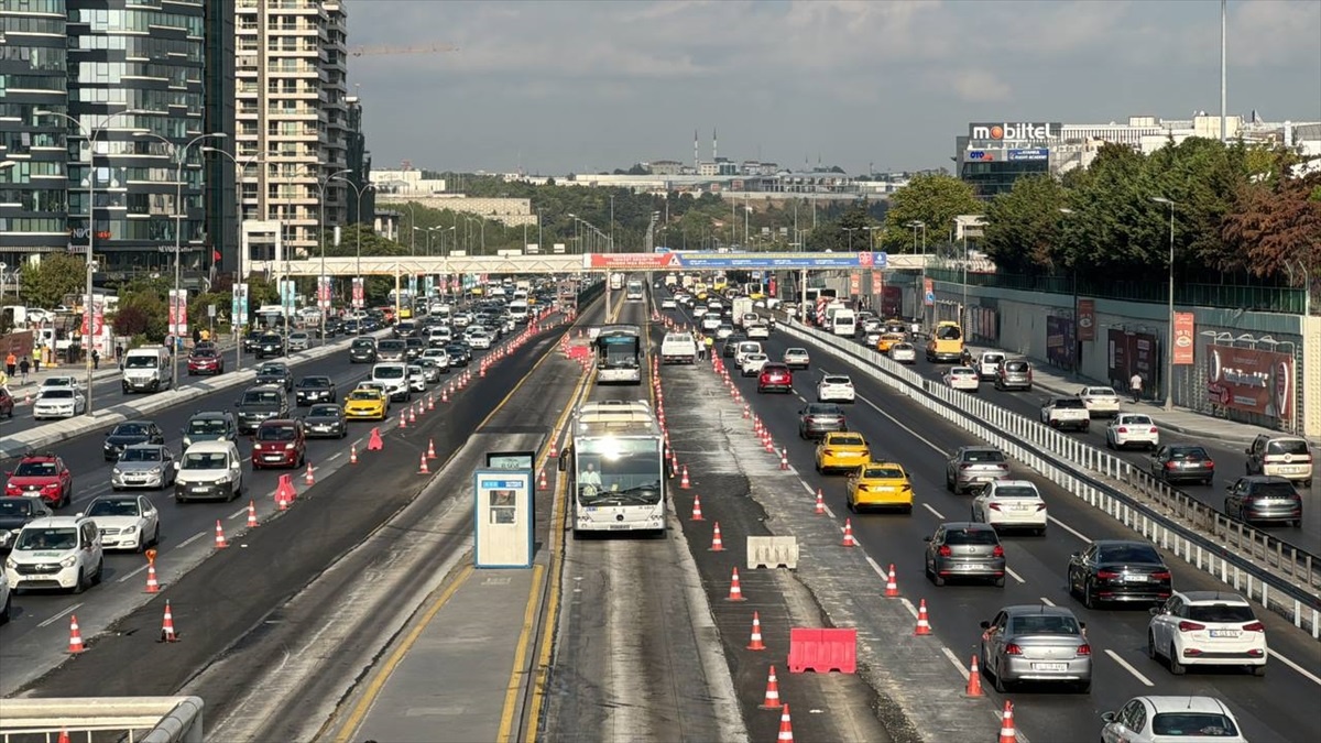 Avcılar-Küçükçekmece Metrobüs Hattında Trafik Yoğunluğu