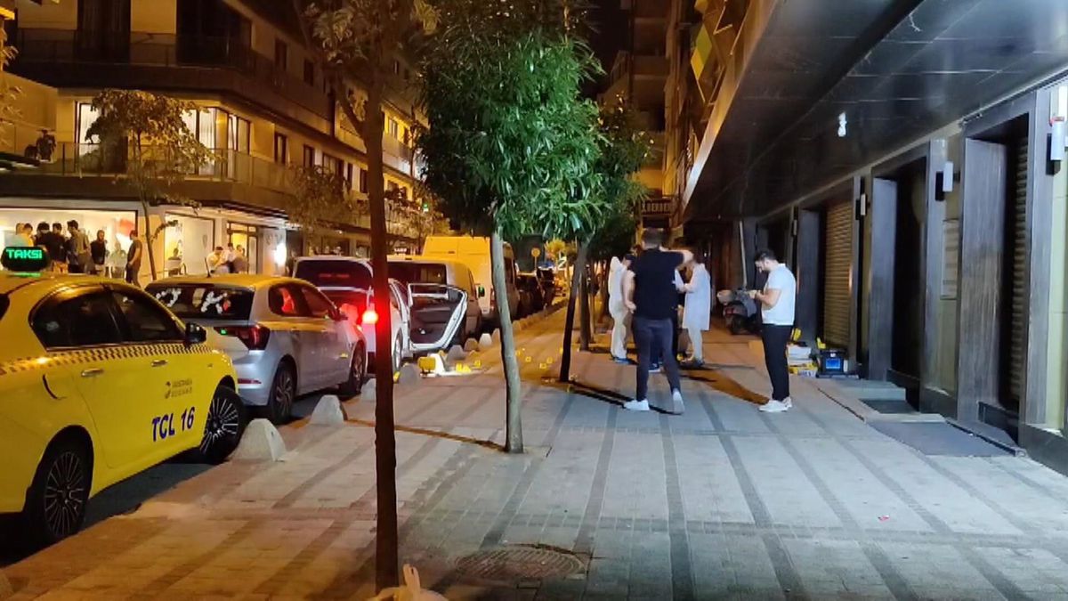 Kağıthane\'de Otomobile Silahlı Saldırı: 1 Ölü, 2 Yaralı