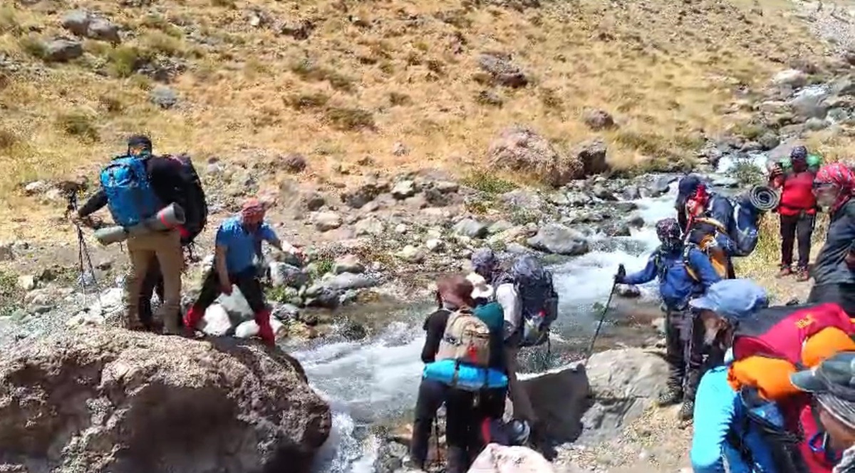 KARS Dağcılık Kulübü Üyeleri Cilo Dağı\'na Türk Bayrağı Açtı