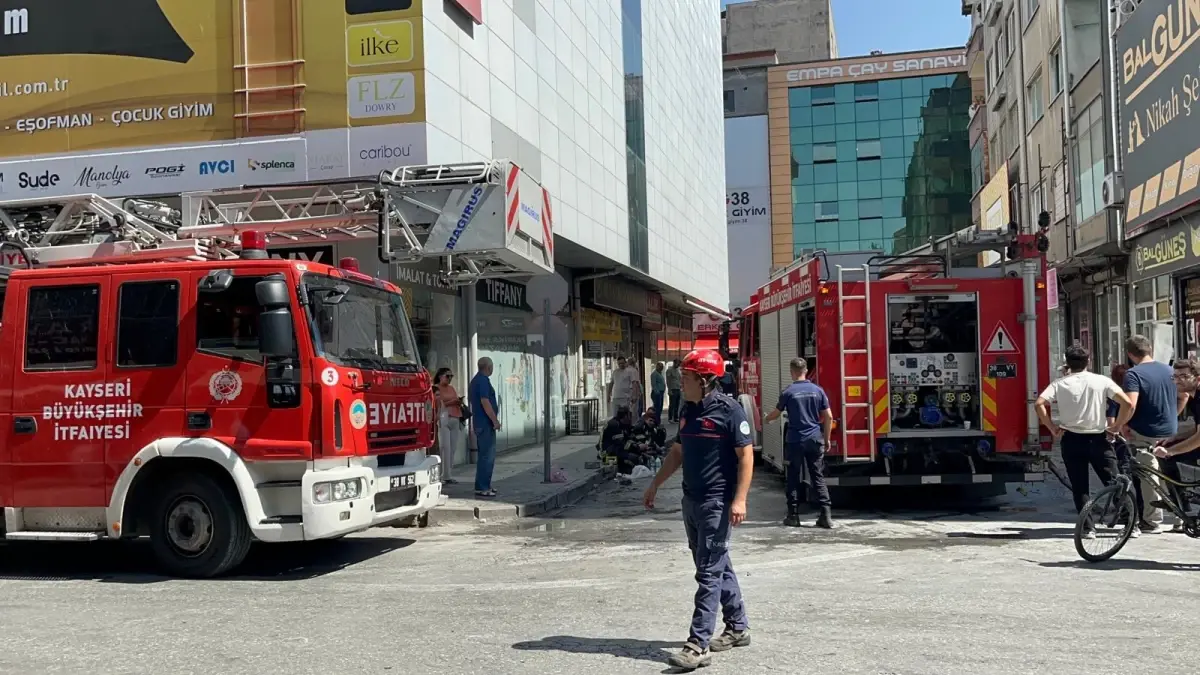 Nevşehir\'de TIR kazasında hayatını kaybeden kardeşler toprağa verildi