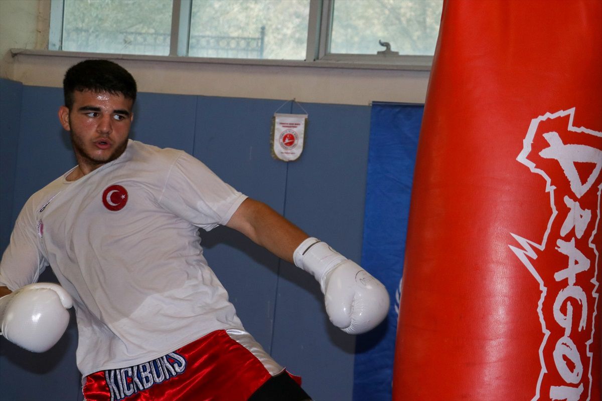 Milli kick boksçu Şevket Arslan, Gençler Kick Boks Dünya Şampiyonası\'ndan altın madalyayla dönmek istiyor