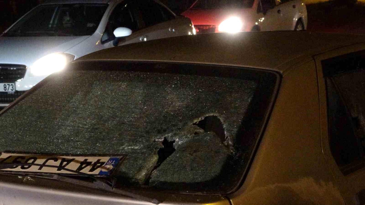 Malatya\'da otomobil ile motosiklet çarpıştı: 2 kişi ağır yaralandı