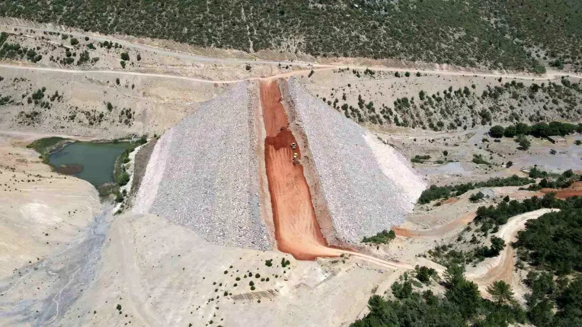 Afyonkarahisar Sandıklı Menteş Barajı\'nda Çiftçilere Ek Kazanç Sağlanacak