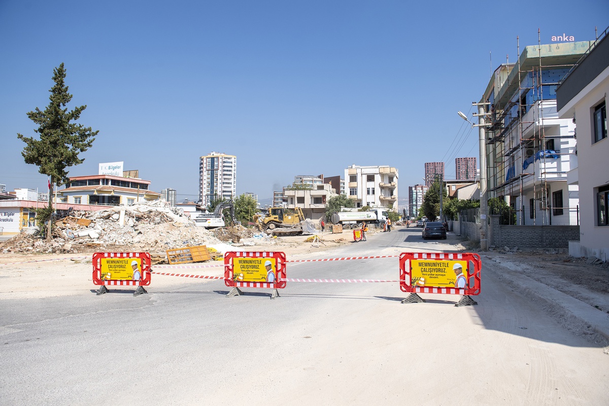 Mersin Büyükşehir Belediyesi Yol Yapım Bakım ve Onarım Dairesi Ekipleri Yol Açma Çalışmalarına Başladı