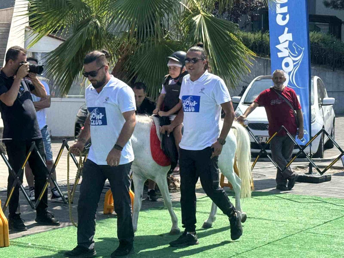 Zonguldak\'ta Ata Binen Çocuklar Eğlenceli Dakikalar Geçirdi