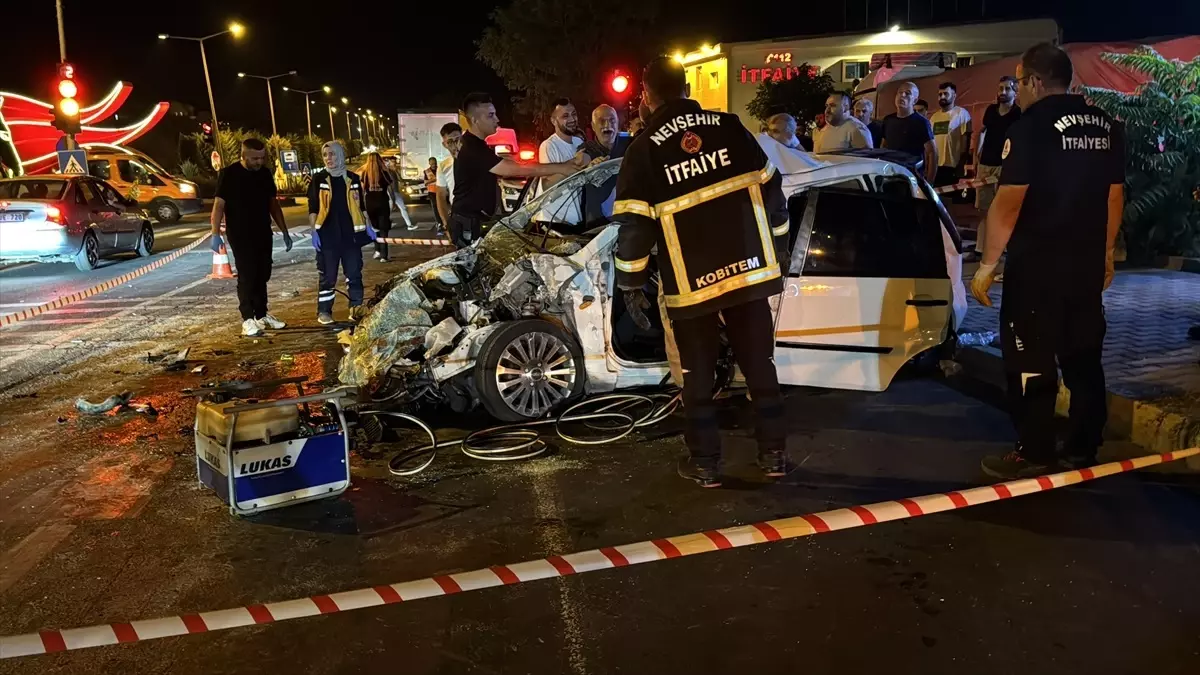 Nevşehir\'de trafik kazasında 2 kişi öldü, 3 kişi ağır yaralandı