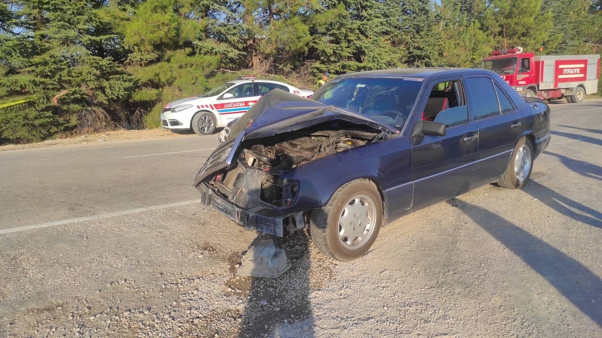 Isparta\'da Otomobil ile Patpat Çarpıştı: 2 Ölü, 8 Yaralı