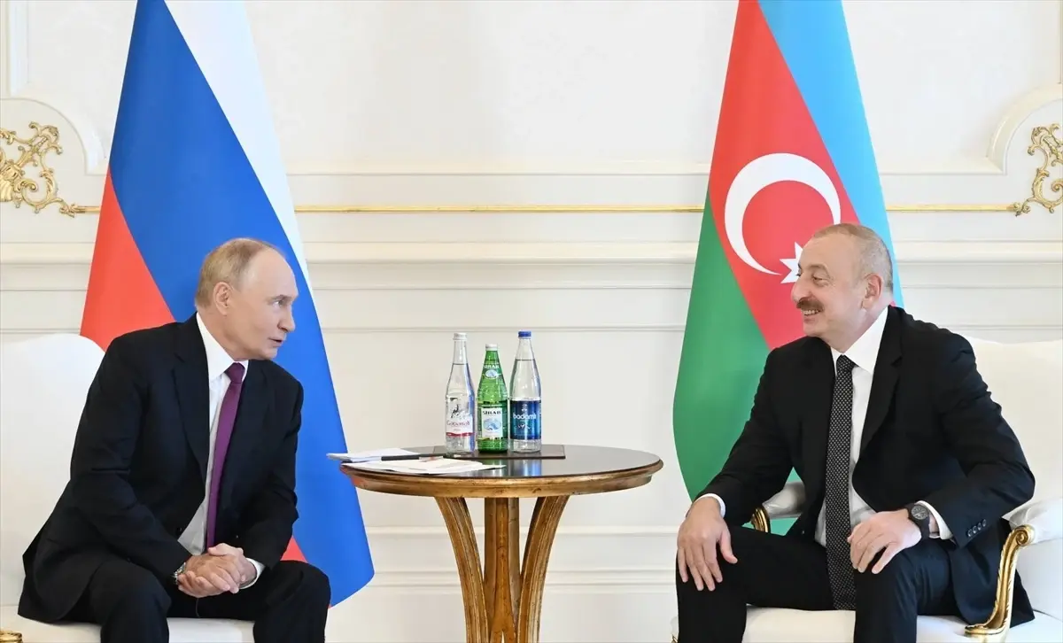 Putin, Azerbaycan\'da Cumhurbaşkanı Aliyev ile görüştü