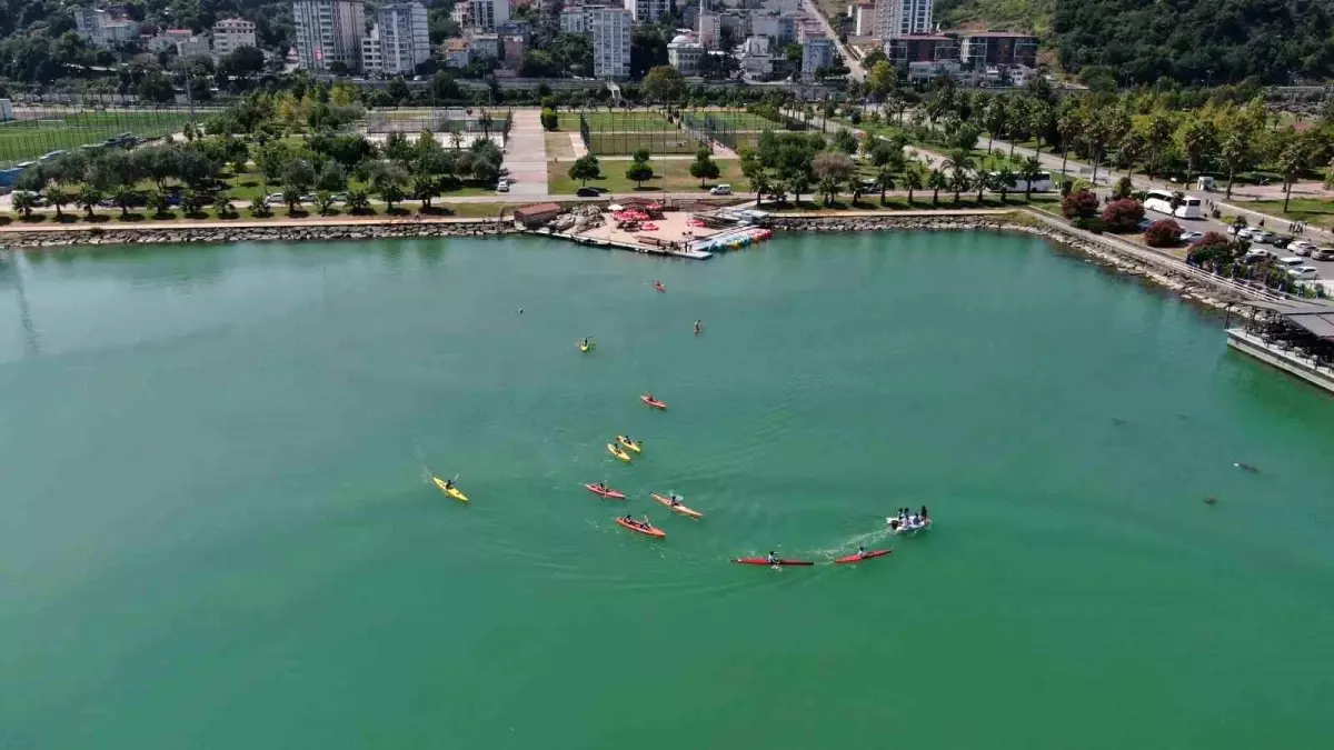 Samsun Büyükşehir Belediyesi, Su Sporları Tesisi\'nde Ücretsiz Kano Eğitimi Veriyor