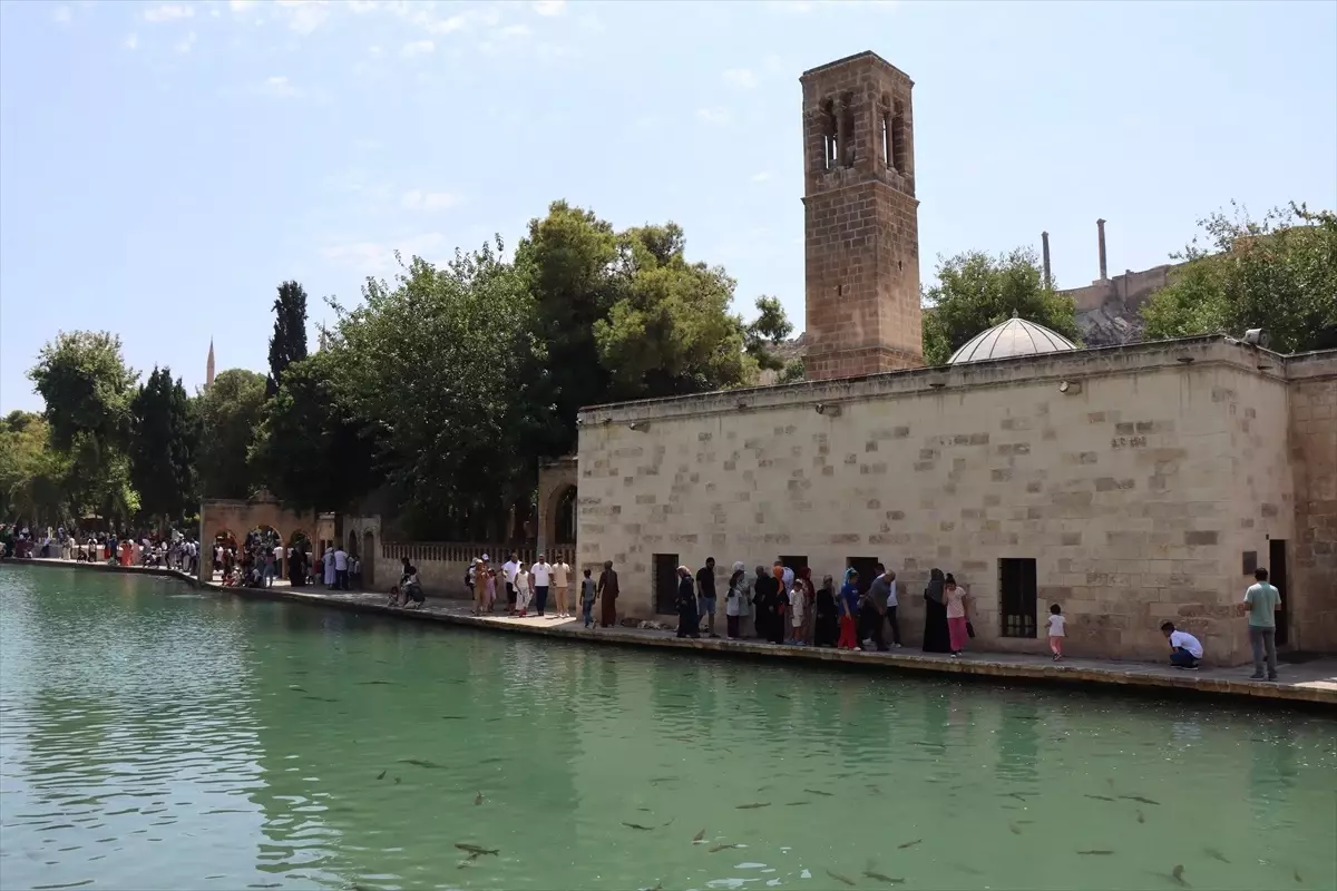 Şanlıurfa\'da Sıcak Hava Nedeniyle Serinleme Çalışmaları