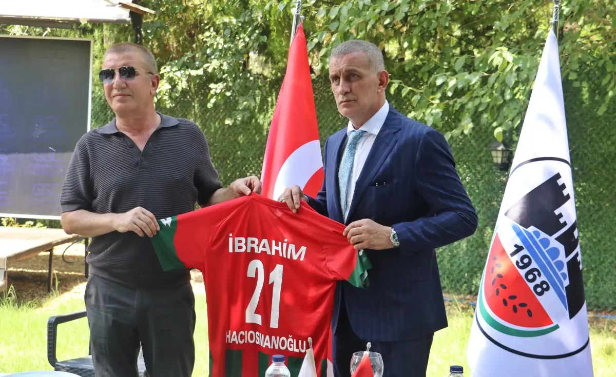 TFF Başkanı İbrahim Hacıosmanoğlu, Amed Spor maçını izlemek için Diyarbakır\'a geldi