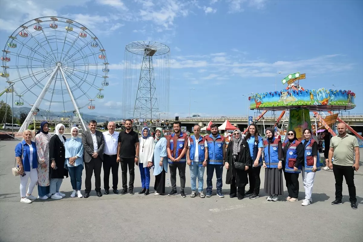 Trabzon Büyükşehir Belediyesi, sevgi evlerinde kalan çocuklar için lunapark etkinliği düzenledi