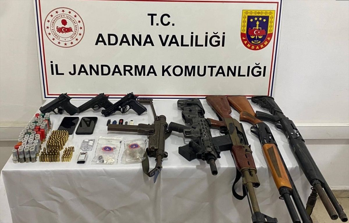 Adana\'da ruhsatsız tabanca ele geçirilen evin sahibi gözaltına alındı
