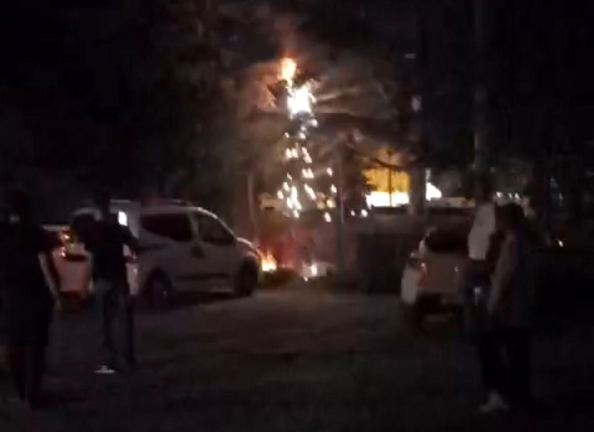 Bolu\'da Elektrik Kablolarından Kıvılcım Çıkması Paniğe Neden Oldu