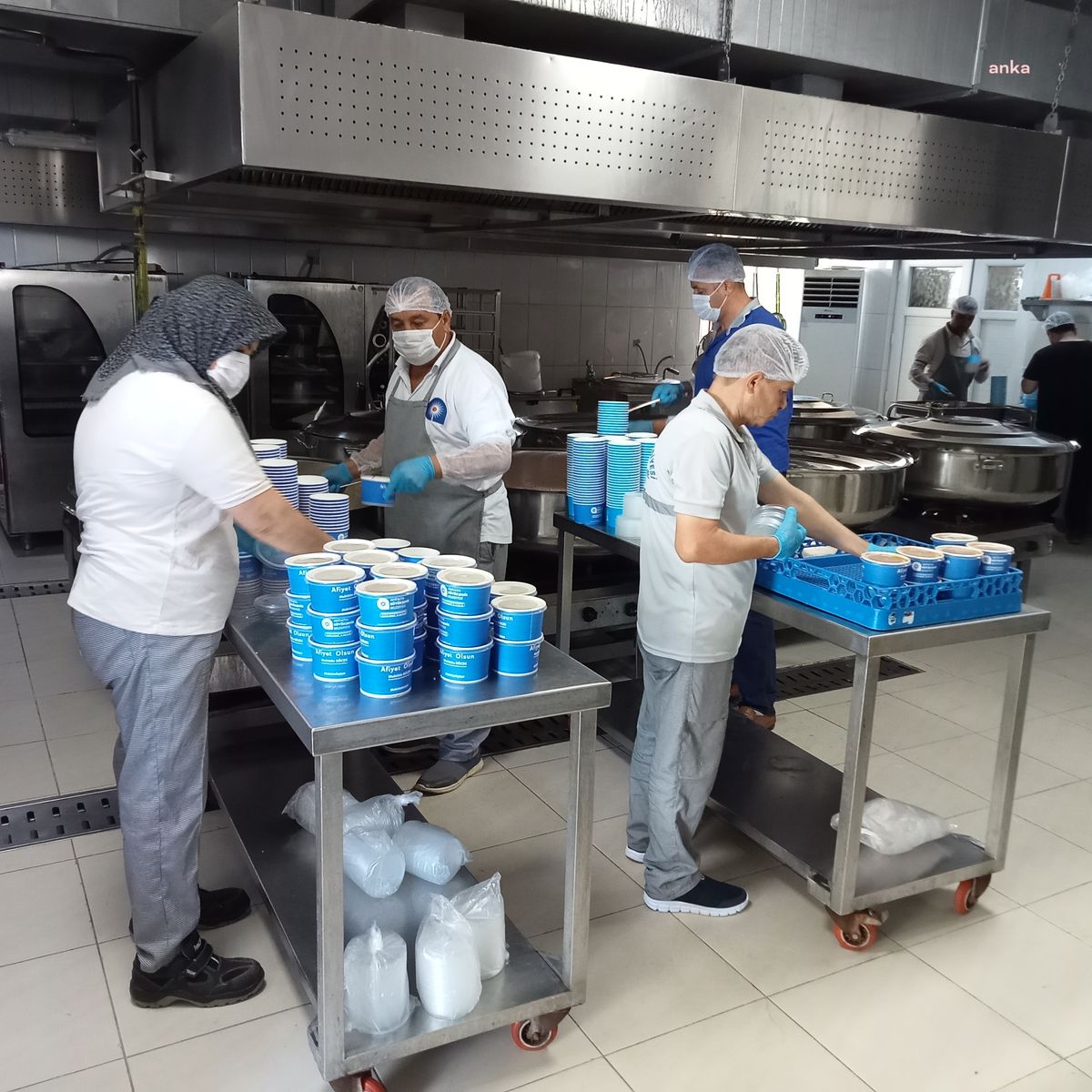 Antalya Büyükşehir Belediyesi Alanya Aşevi İhtiyaç Sahiplerine Yardım Ediyor