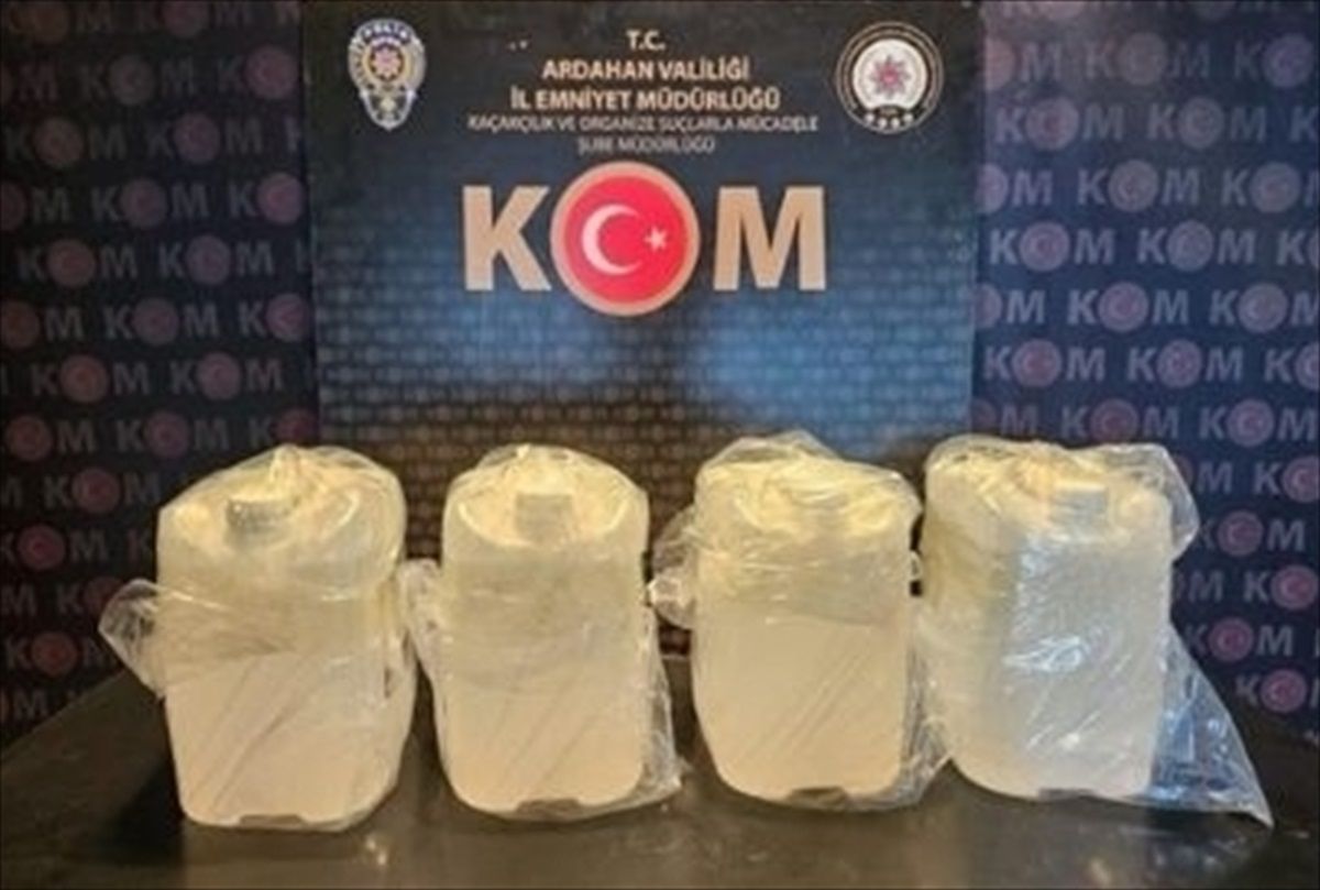 Ardahan\'da bir kargo firmasında 20 litre etil alkol ele geçirildi
