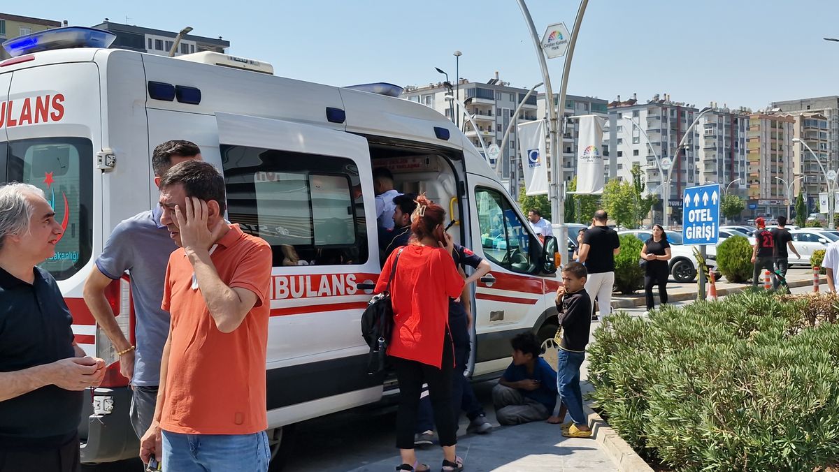 Diyarbakır\'da bir AVM\'de çıkan yangın kontrol altına alındı