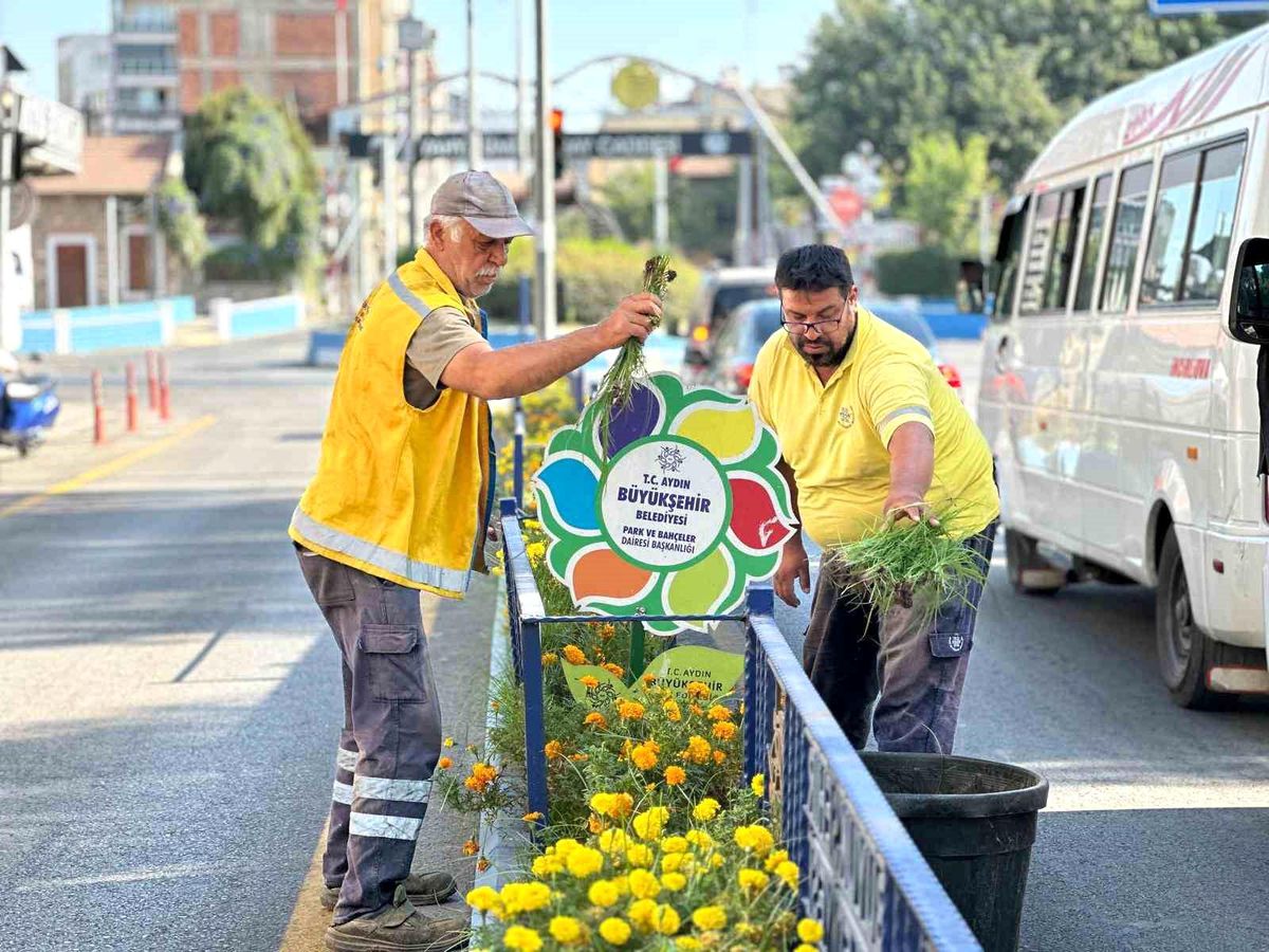Aydın Büyükşehir Belediyesi Kent Genelinde Temizlik ve Bakım Çalışmalarına Devam Ediyor