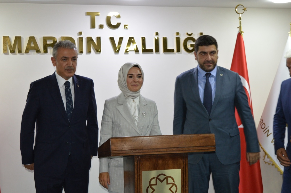 Aile ve Sosyal Hizmetler Bakanı Mahinur Özdemir Göktaş, Mardin\'de Kadın ve Çocuklara Destek Veriyor