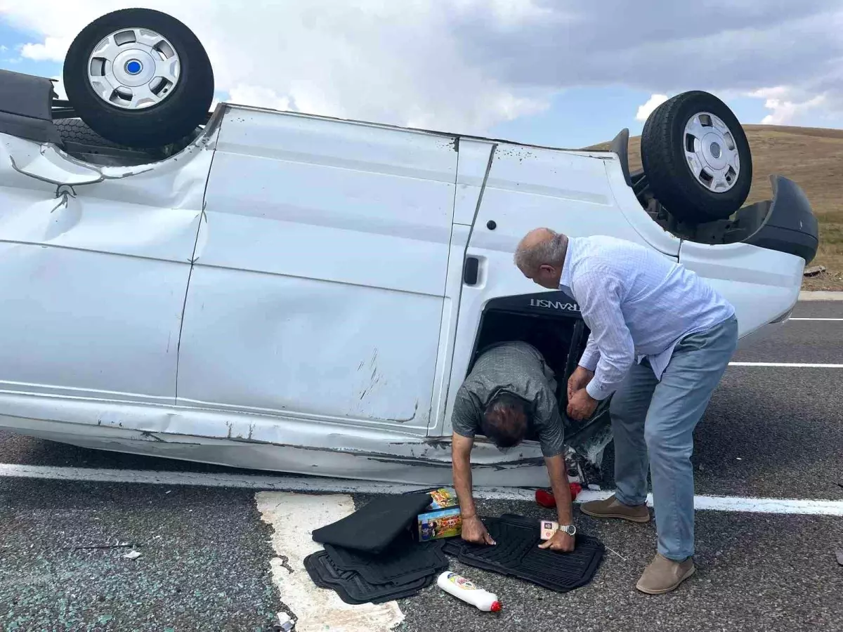 Çat Belediye Başkanı Kaza Yaralısına Yardım Etti