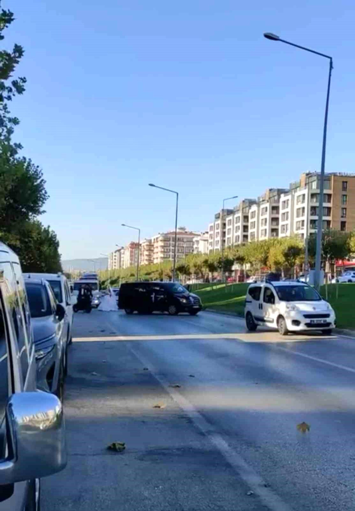 Bursa\'da düğün konvoyu trafiği kesti