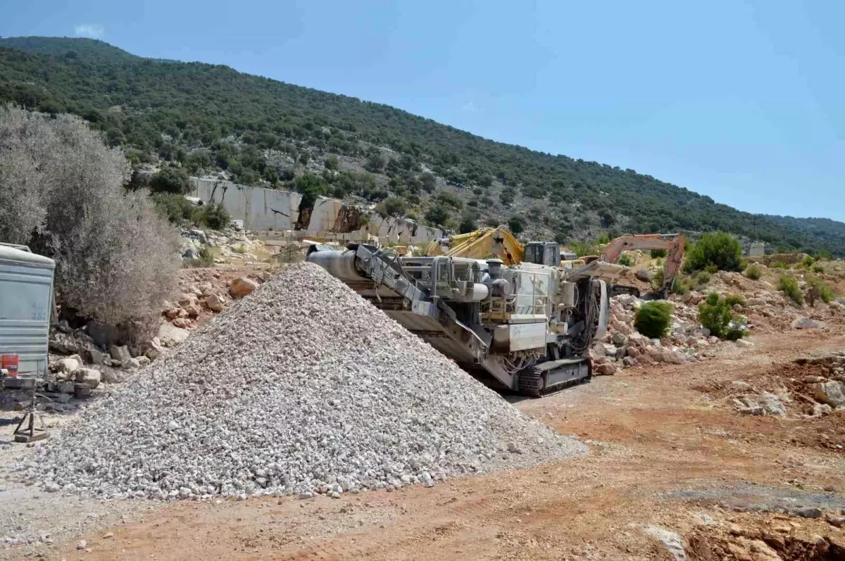 Antalya Büyükşehir Belediyesi, Yatıkardıç Yayla yolunu yeniliyor