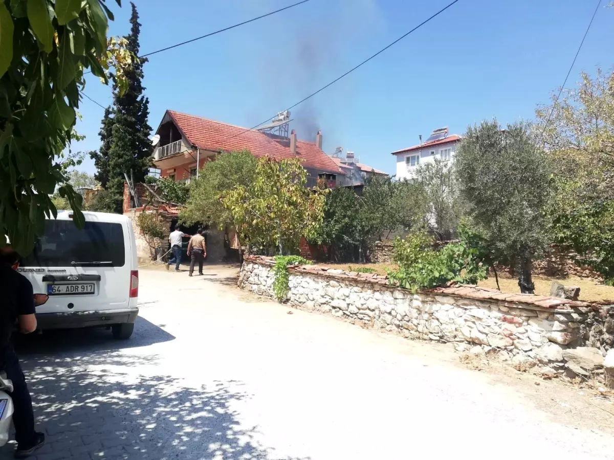 Uşak\'ın Eşme ilçesinde evin yanındaki depoda çıkan yangın kısa sürede söndürüldü